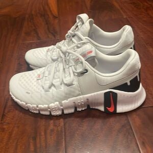 Nike Free Metcon 5 (photon dust/nike orange) color way